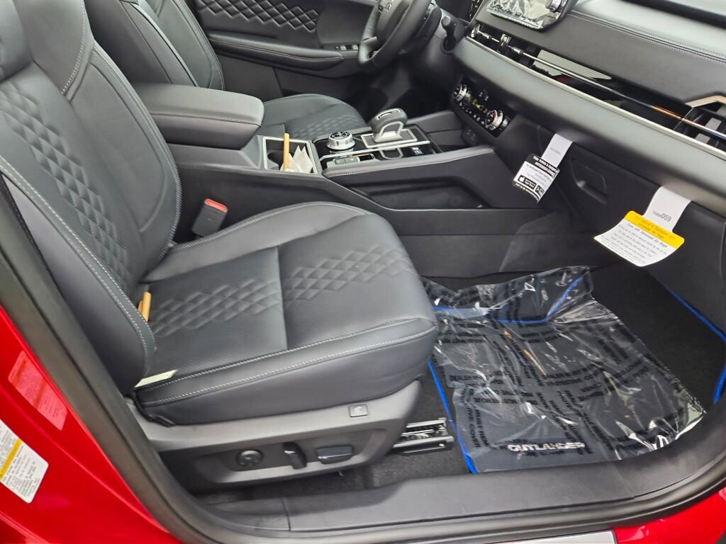 New 2025 Mitsubishi Outlander SEL Black Edition image 4