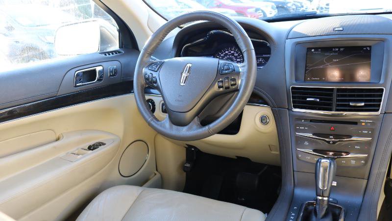 Used 2019 Lincoln MKT AWD image 18