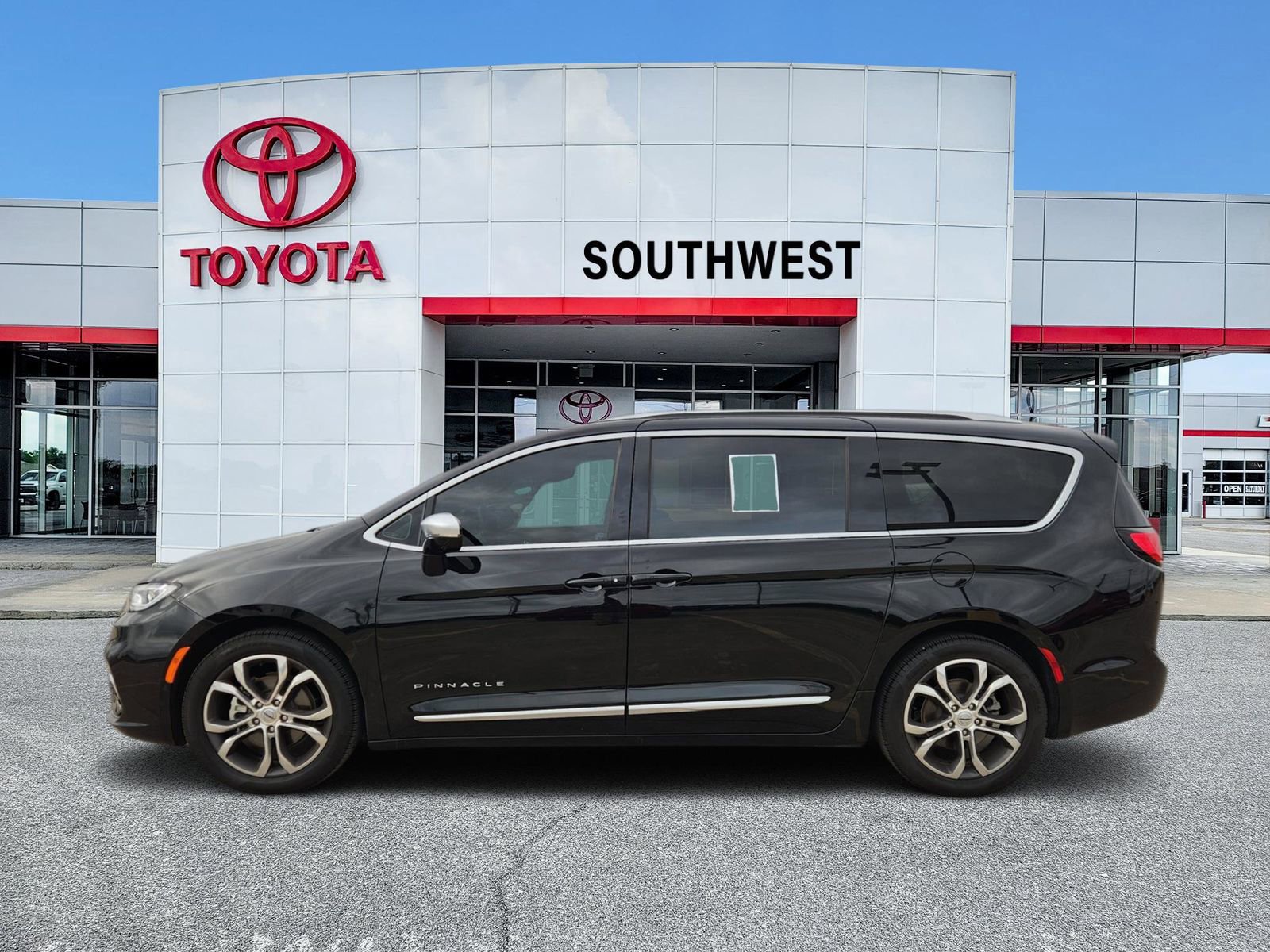 Used 2025 Chrysler Pacifica Pinnacle FWD video 3