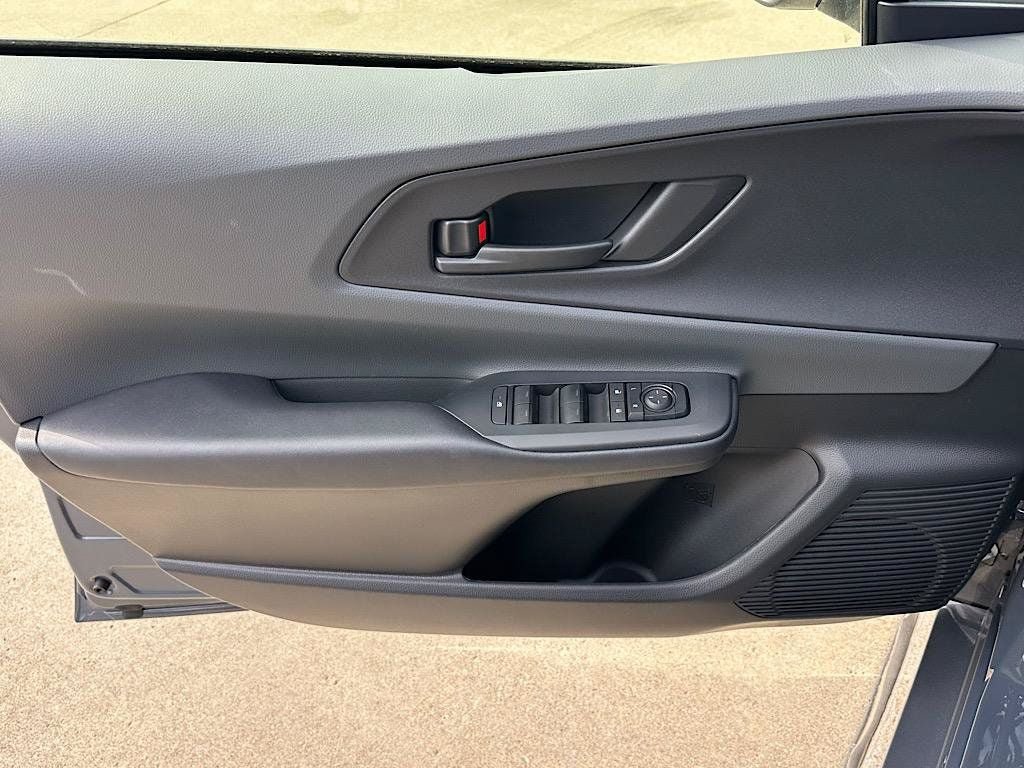 New 2027 Toyota Prius LE FWD image 10