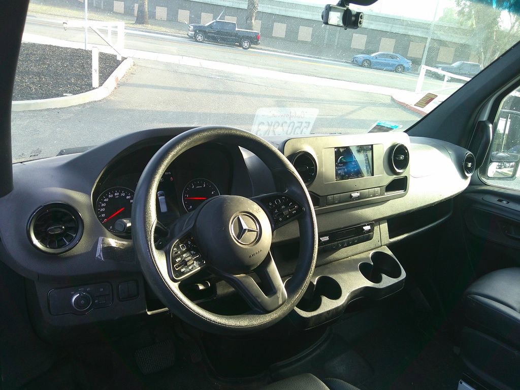 Used 2023 Mercedes-Benz Sprinter 2500 image 10
