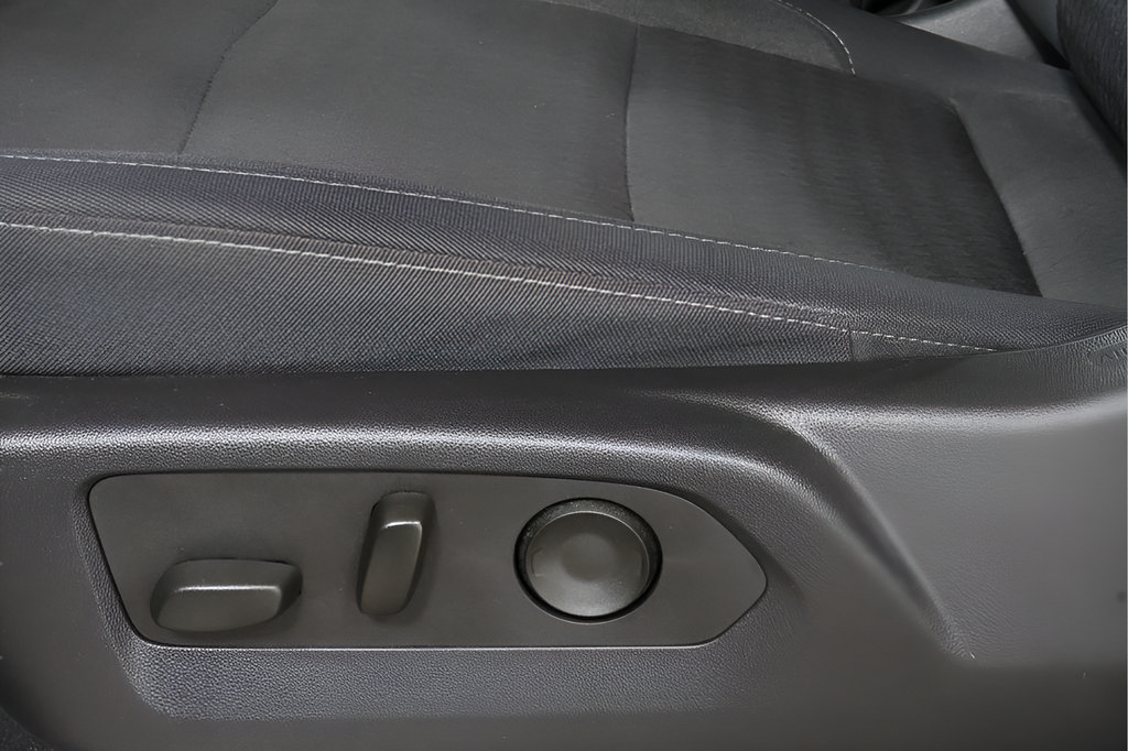 Used 2024 Chevrolet Silverado 1500 LT AWD/4WD image 21