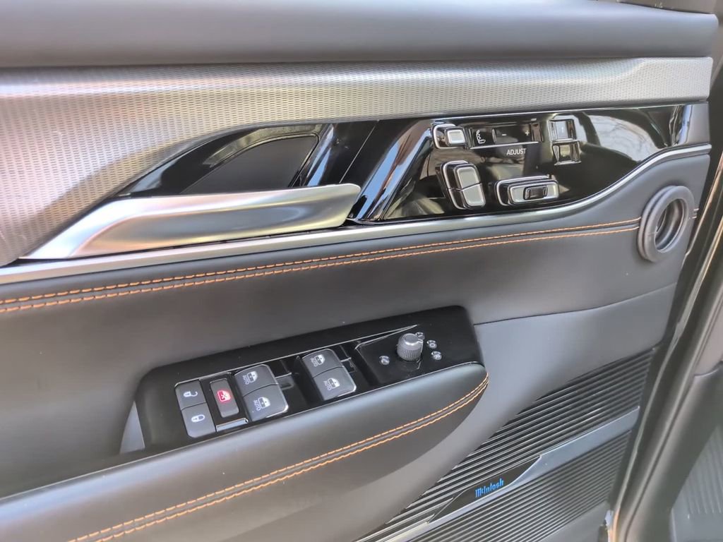 Used 2023 Jeep Grand Wagoneer Series III image 20