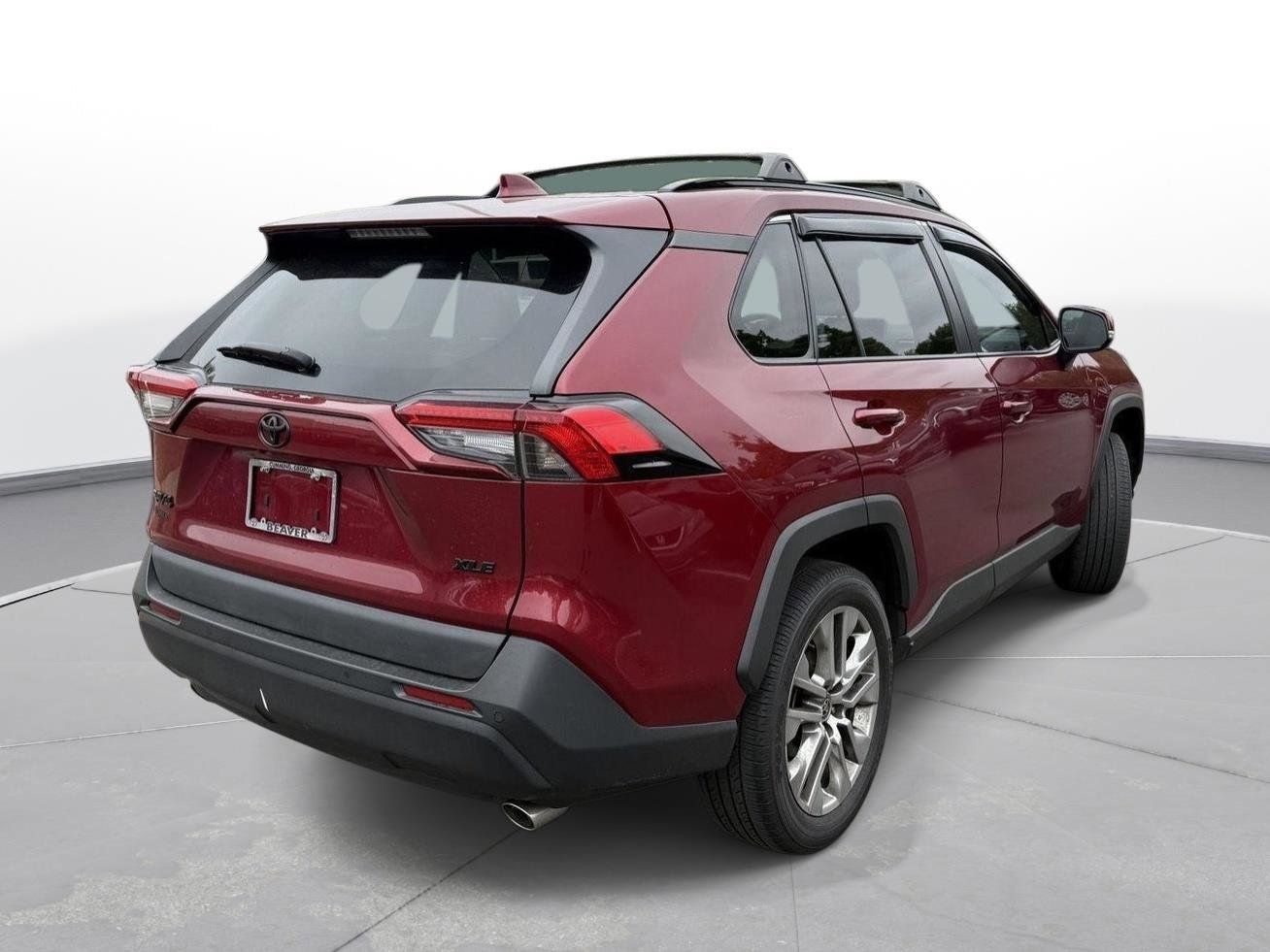 Used 2021 Toyota RAV4 XLE Premium FWD image 6