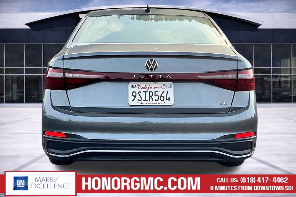 Used 2025 Volkswagen Jetta SE FWD image 5