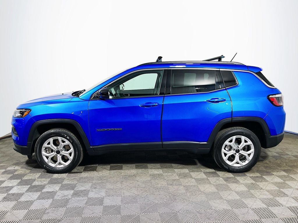 Used 2025 Jeep Compass Latitude AWD/4WD image 4