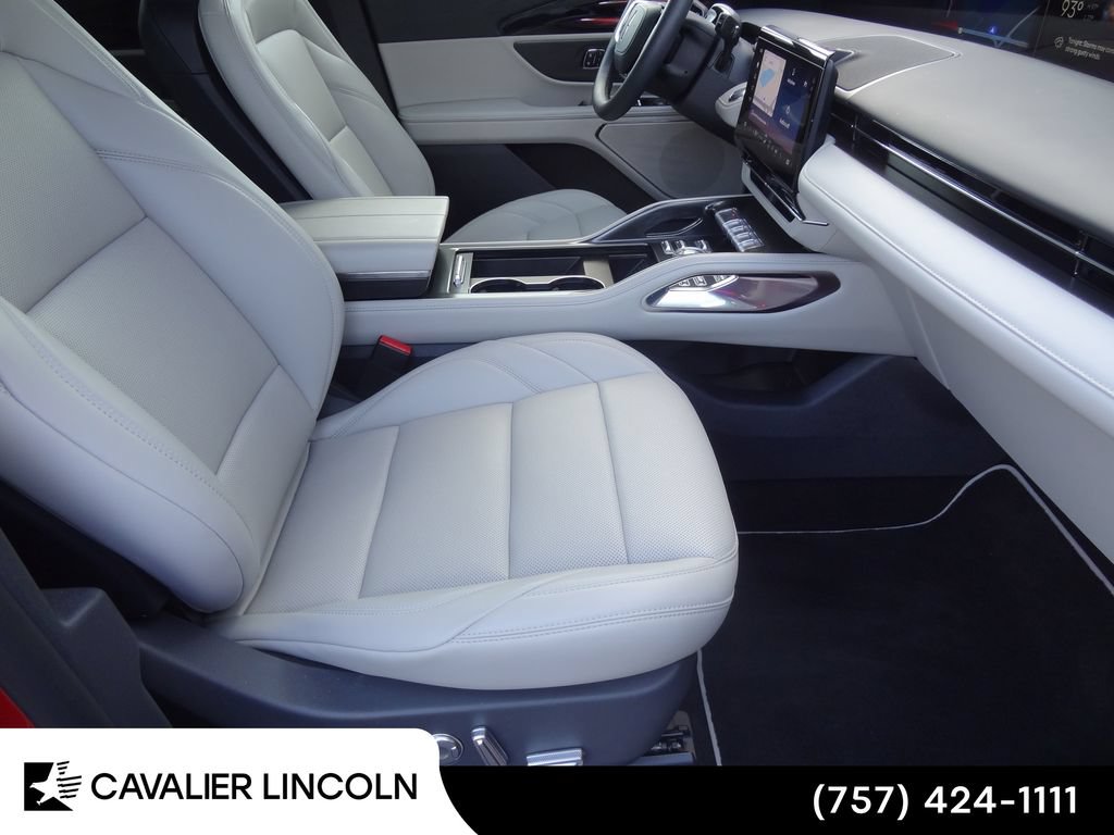 Used 2026 Lincoln Nautilus Premier AWD/4WD image 14