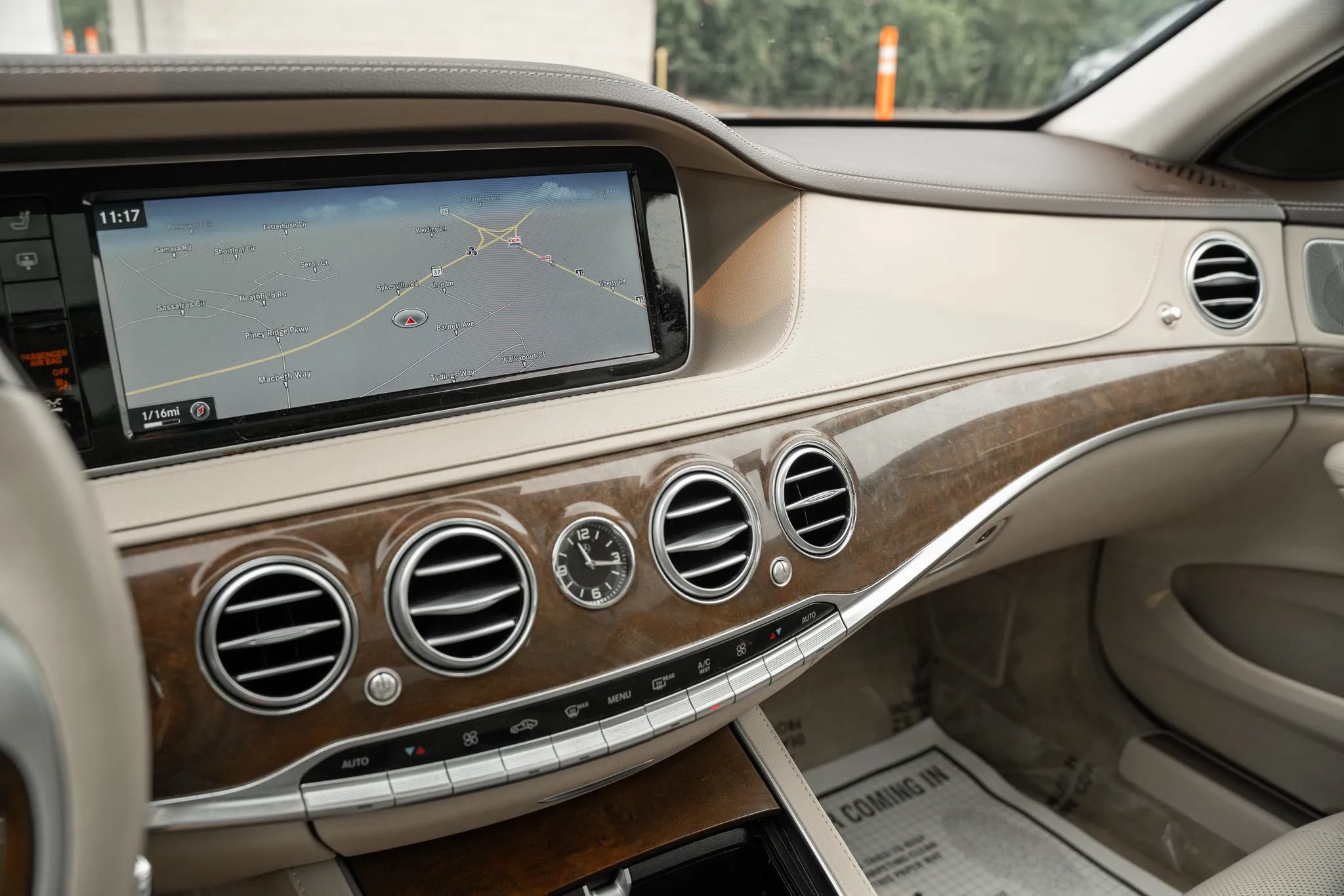 Used 2016 Mercedes-Benz S 550 4MATIC Sedan w/ Premium Package image 24