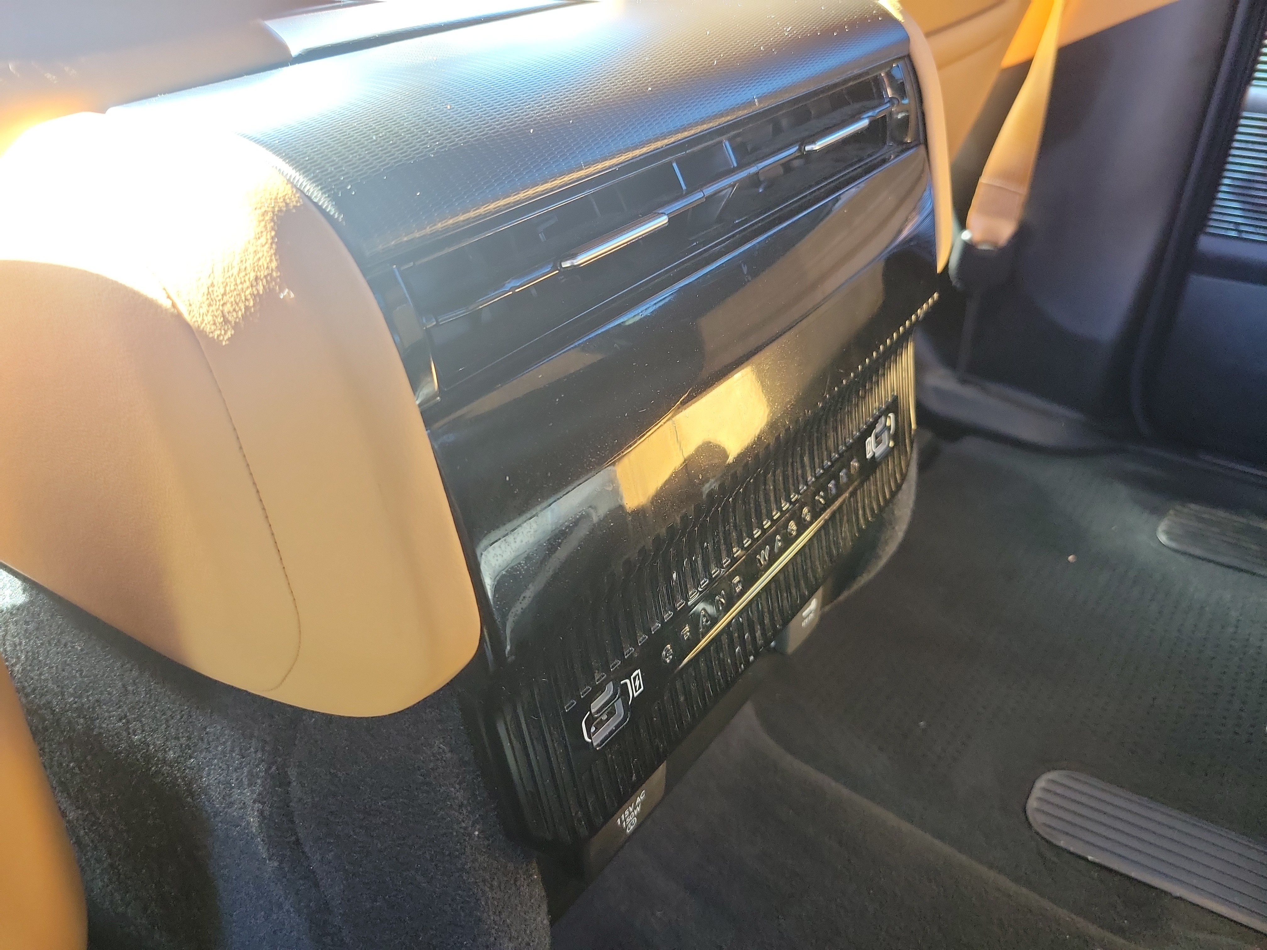 Used 2025 Jeep Grand Wagoneer Series III w/ Rear Seat Video Group 1 AWD/4WD image 14