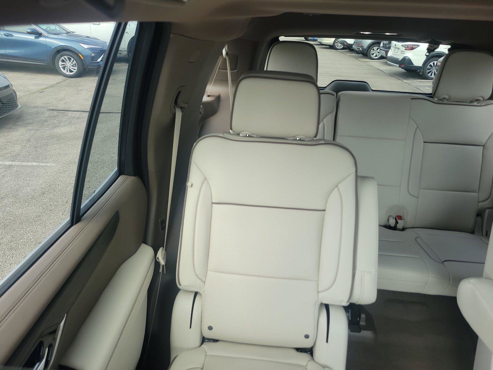 New 2026 GMC Yukon Denali w/ Denali Reserve Package AWD/4WD image 12