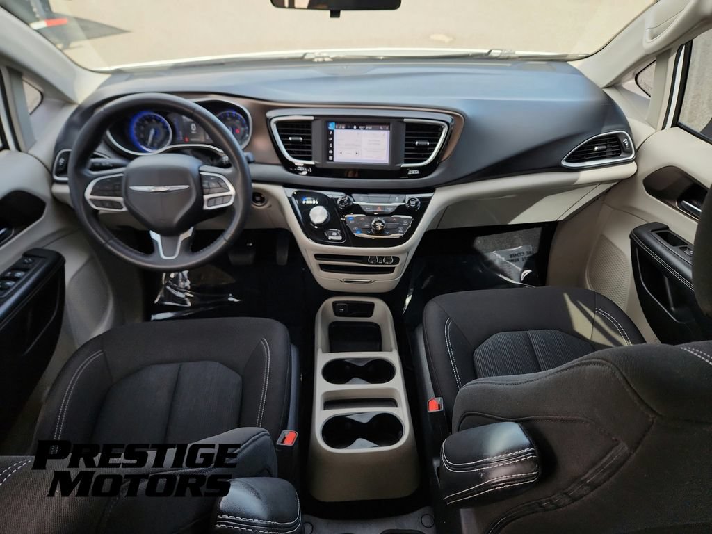 Used 2022 Chrysler Voyager LX FWD image 23
