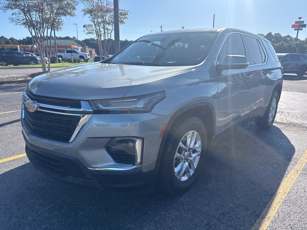 Used 2023 Chevrolet Traverse LS w/ Safety Package