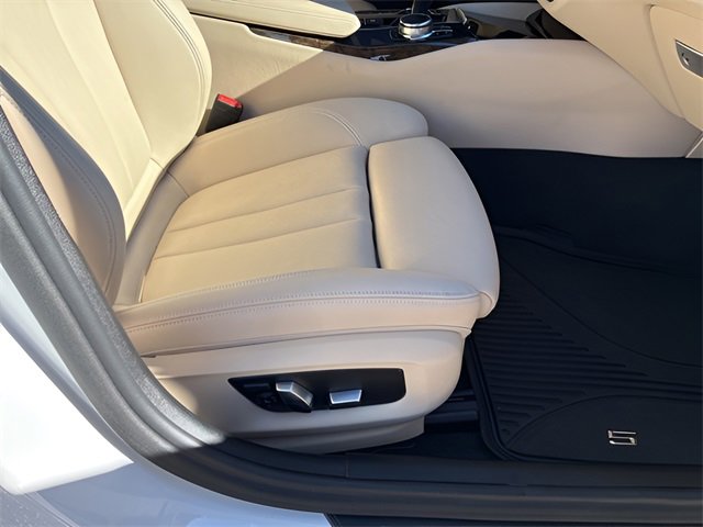 Used 2019 BMW 530e w/ Premium Package image 12