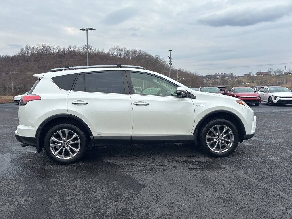 Used 2018 Toyota RAV4 Limited w/ Advanced Technology Package image 9
