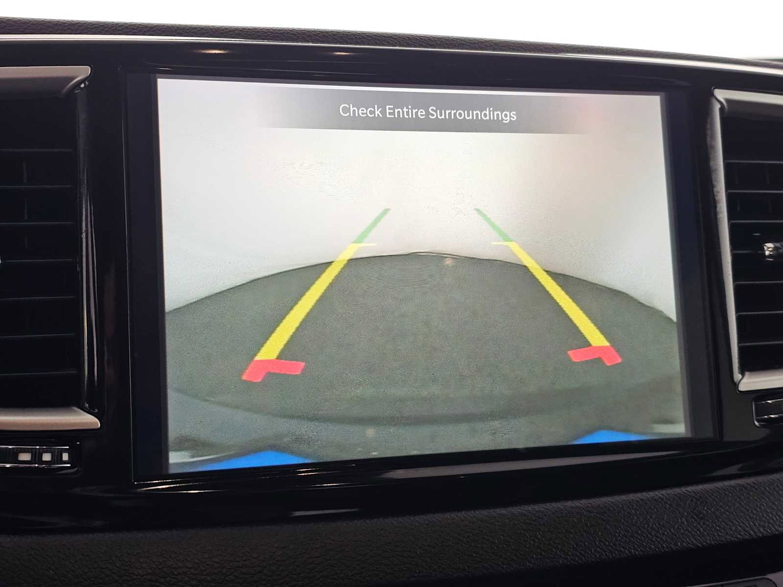 Used 2024 Chrysler Pacifica Touring-L image 28
