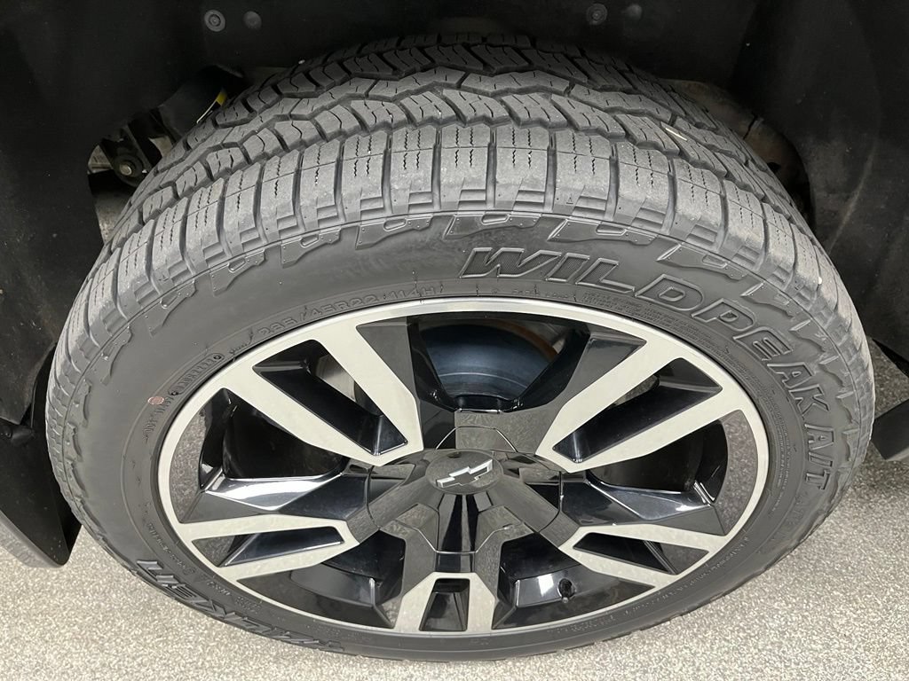 Used 2018 Chevrolet Tahoe Premier w/ RST Edition AWD/4WD image 17