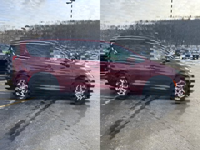 Used 2022 Chrysler Pacifica Touring-L w/ Uconnect Theater Family Group image 7