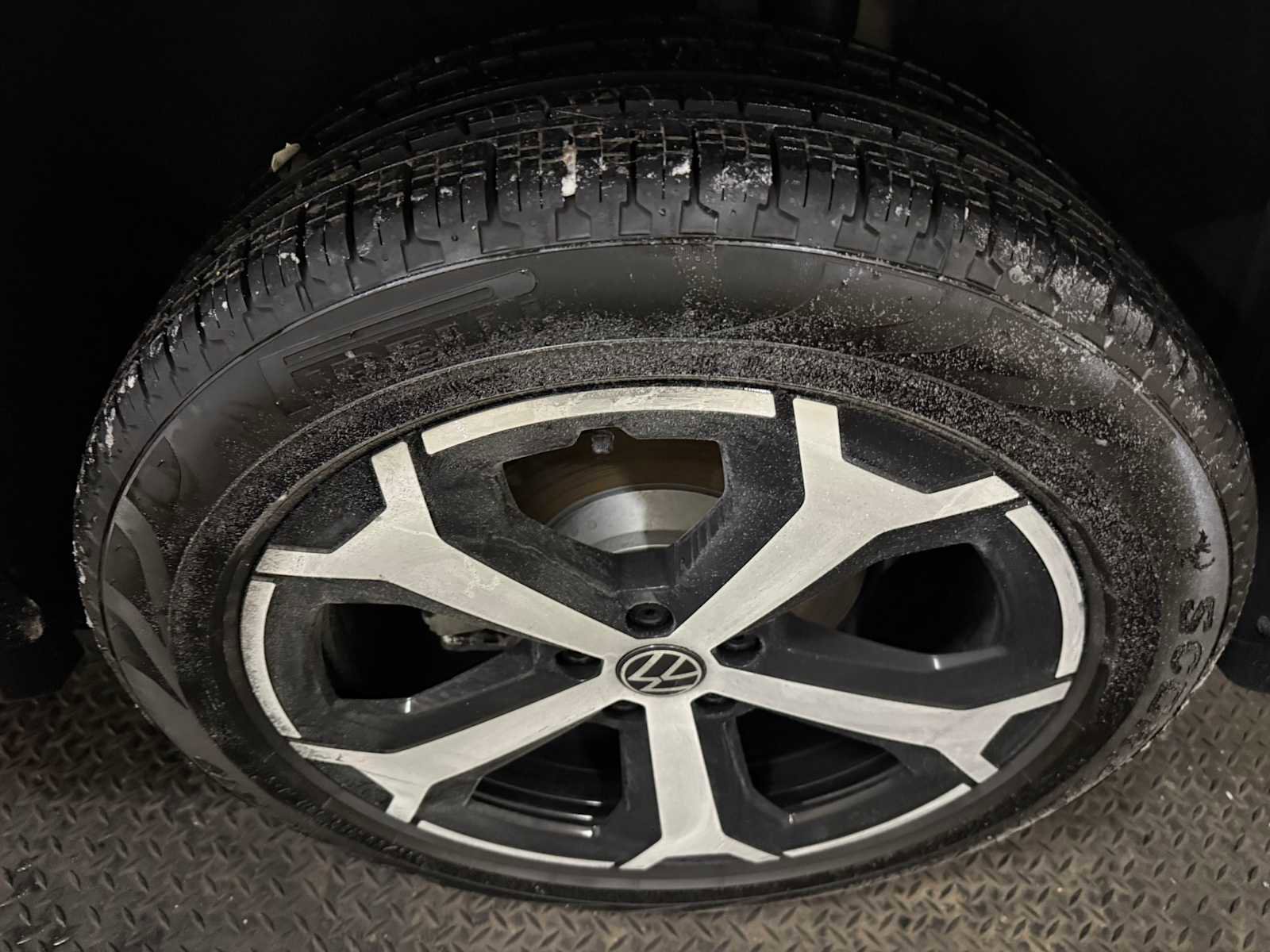 Certified 2025 Volkswagen Tiguan SE w/ Panoramic Sunroof Package image 9