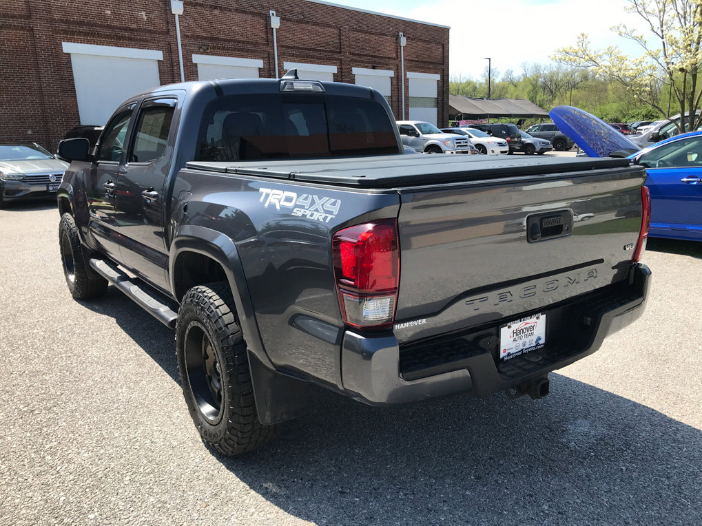 Used 2019 Toyota Tacoma TRD Sport AWD/4WD image 5