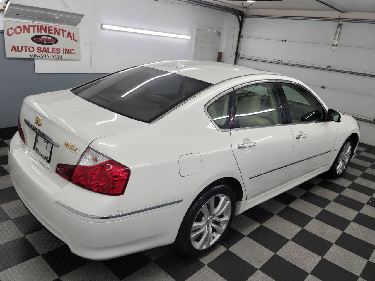 Used 2010 INFINITI M35 x w/ Technology Pkg AWD/4WD image 6