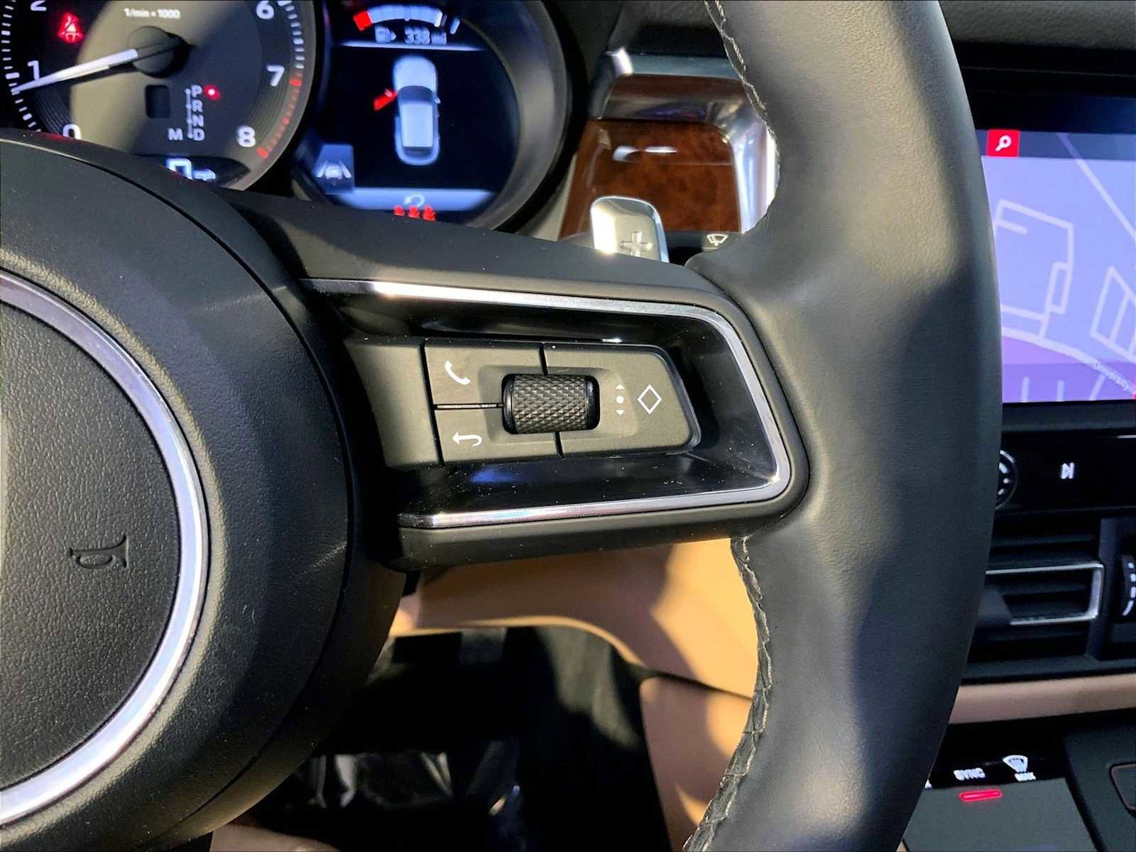 Certified 2023 Porsche Macan image 28