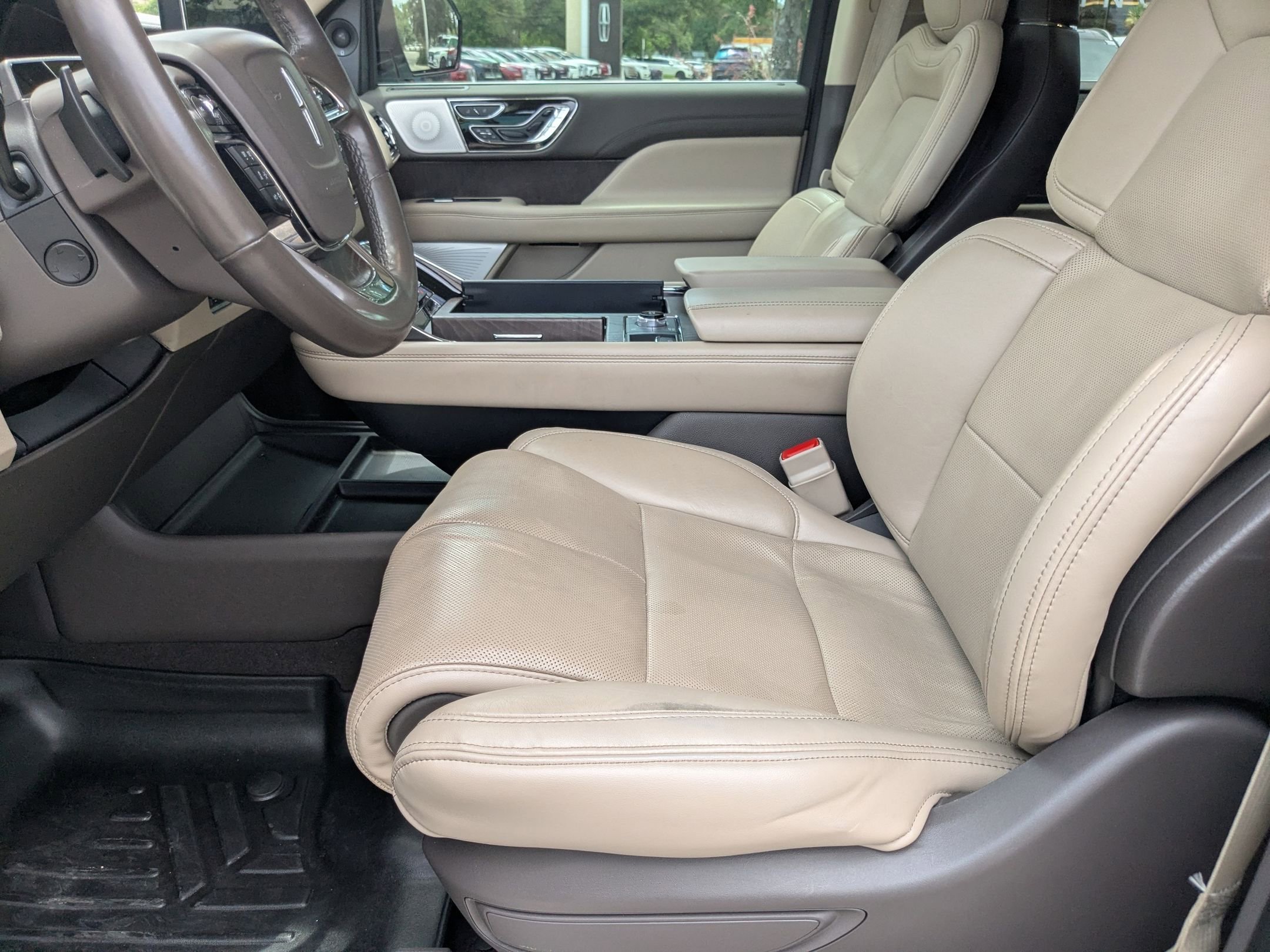 Used 2022 Lincoln Navigator L Reserve AWD/4WD image 5