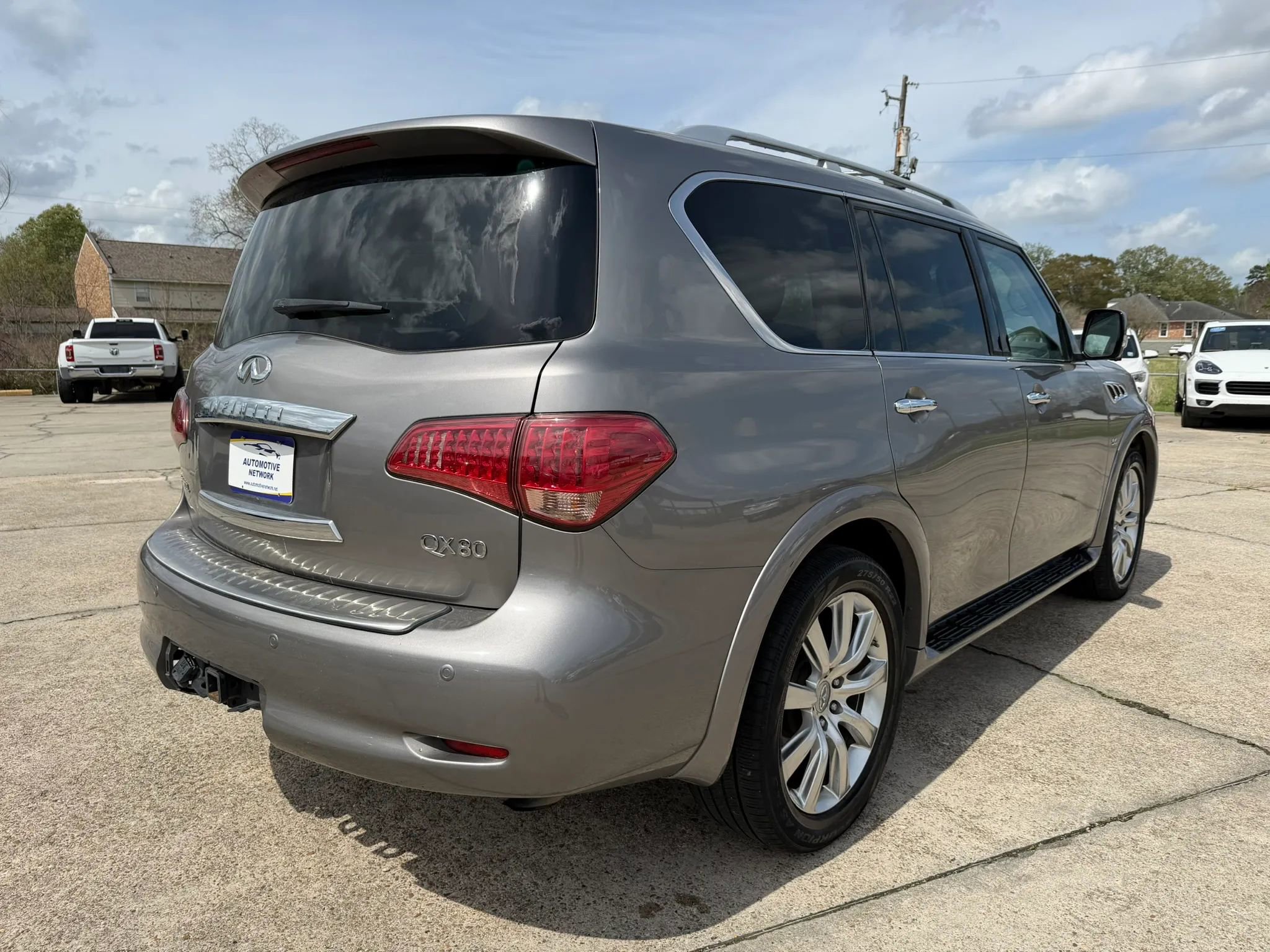 Used 2014 INFINITI QX80 2WD w/ Deluxe Touring Package image 5