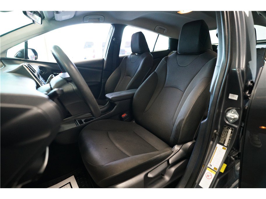 Used 2020 Toyota Prius L Eco w/ Carpet Mat Package image 11