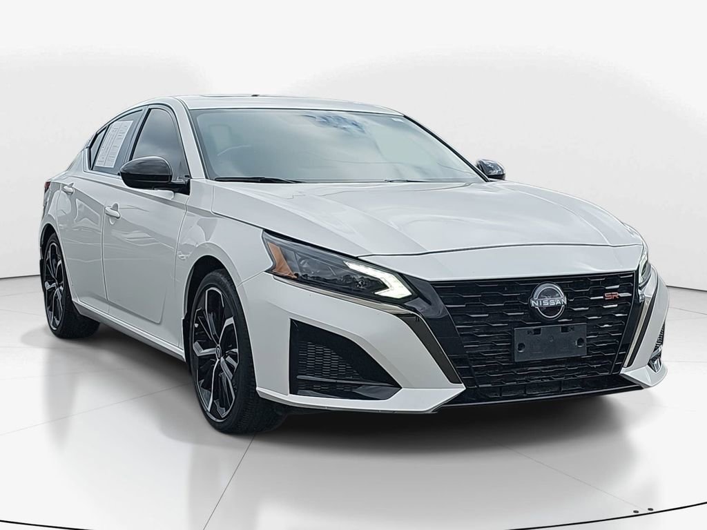 Used 2024 Nissan Altima 2.5 SR w/ SR Premium Package image 2