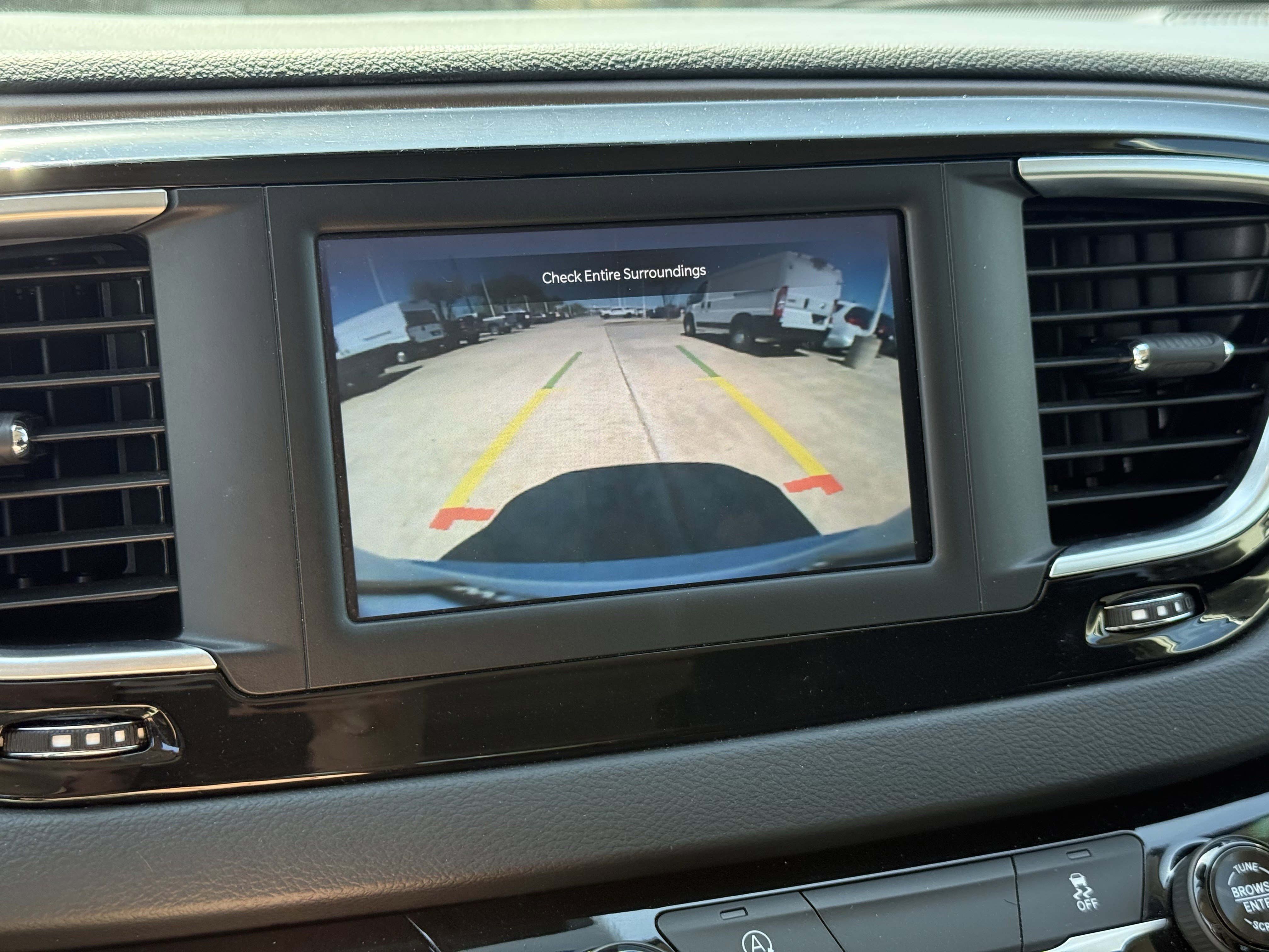 Used 2023 Chrysler Voyager LX image 21