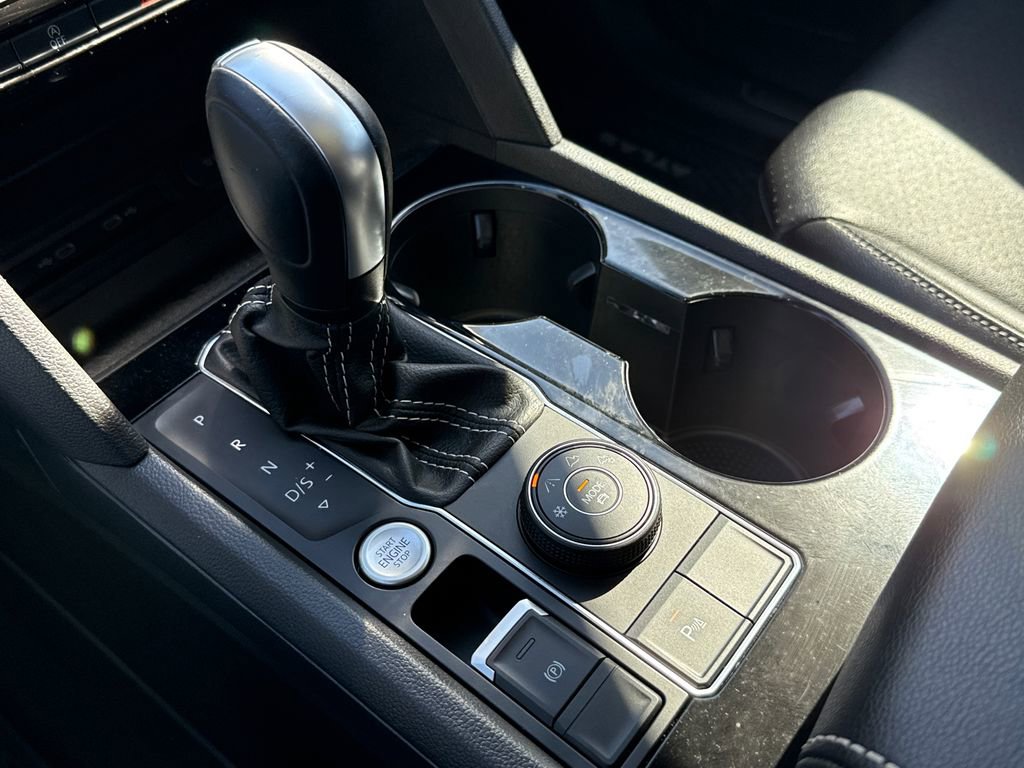 Used 2021 Volkswagen Atlas SEL R-Line w/ MDO Package (Bench Seat) image 29