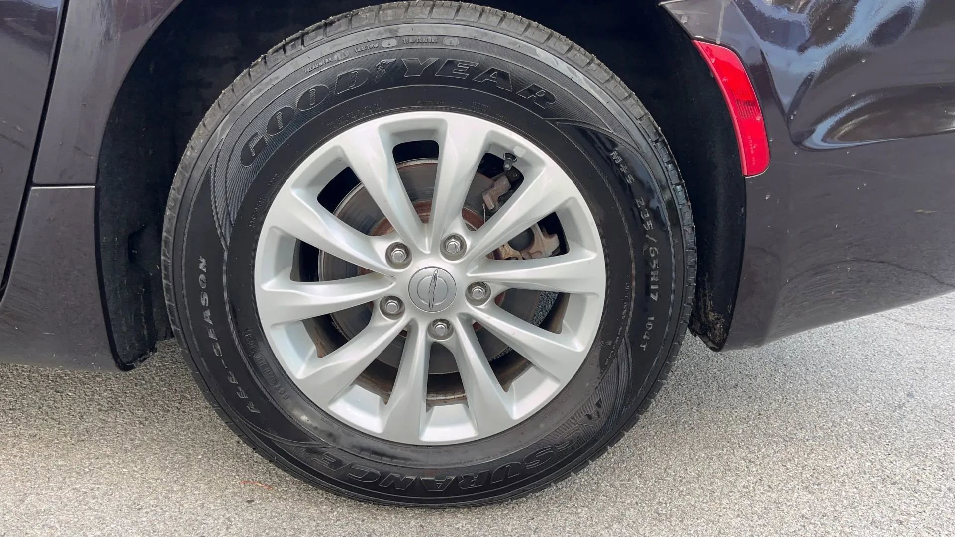 Used 2017 Chrysler Pacifica Touring-L image 13