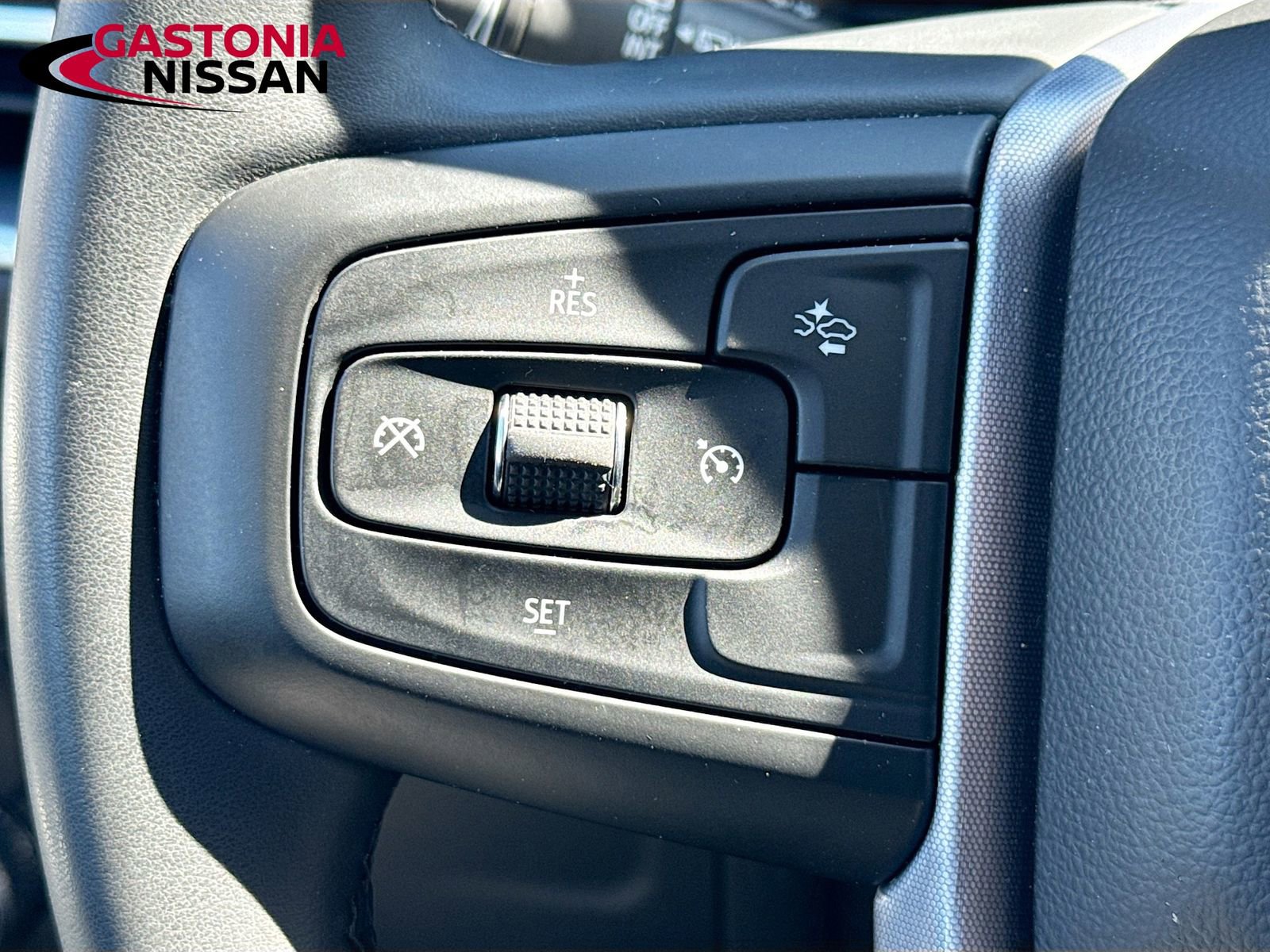 Used 2024 GMC Yukon SLT RWD image 13