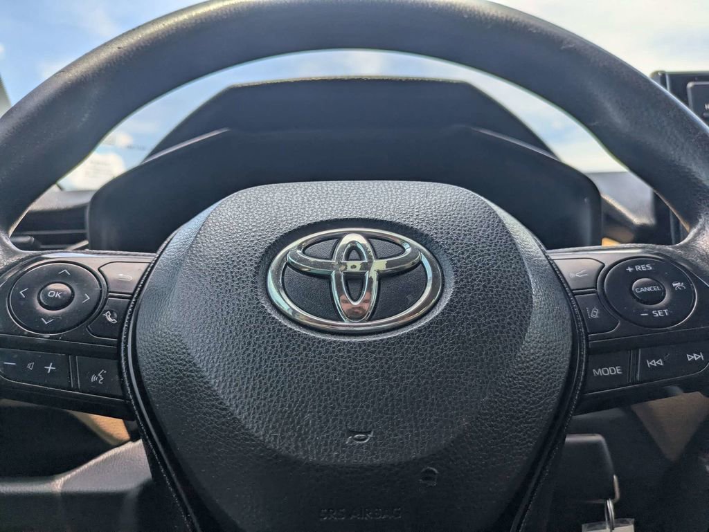 Used 2020 Toyota RAV4 LE FWD image 29