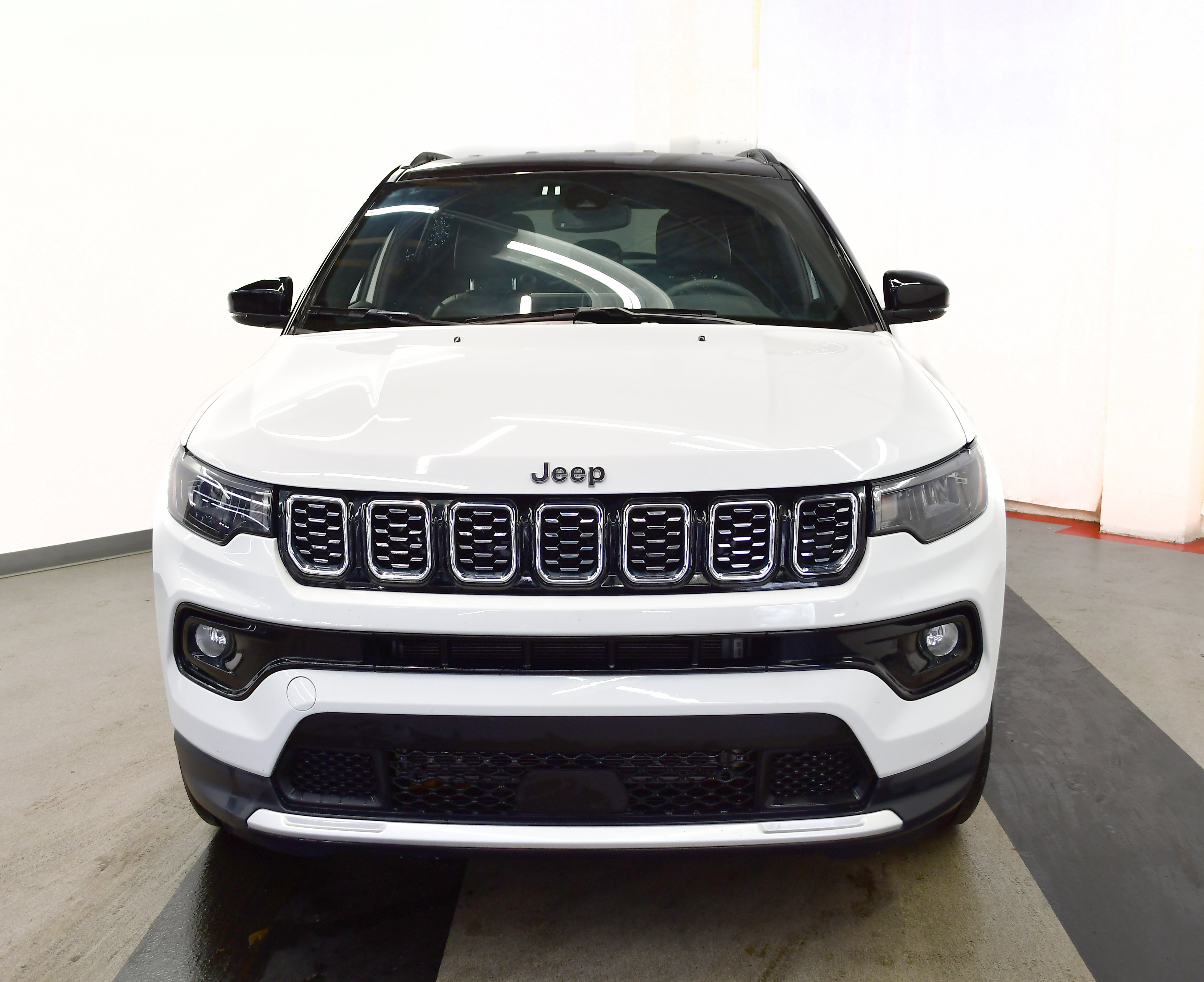 Used 2025 Jeep Compass Limited image 3