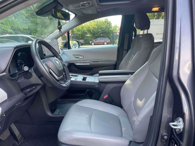 Certified 2025 Toyota Sienna XLE FWD image 18