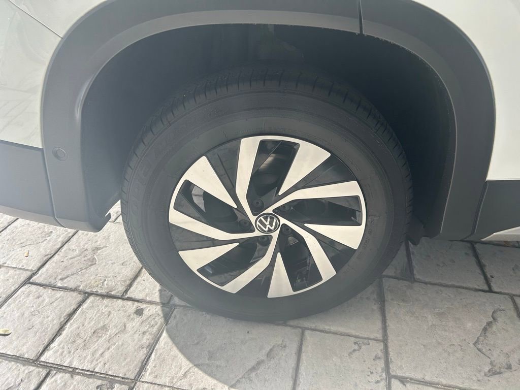 Used 2025 Volkswagen Tiguan S image 26