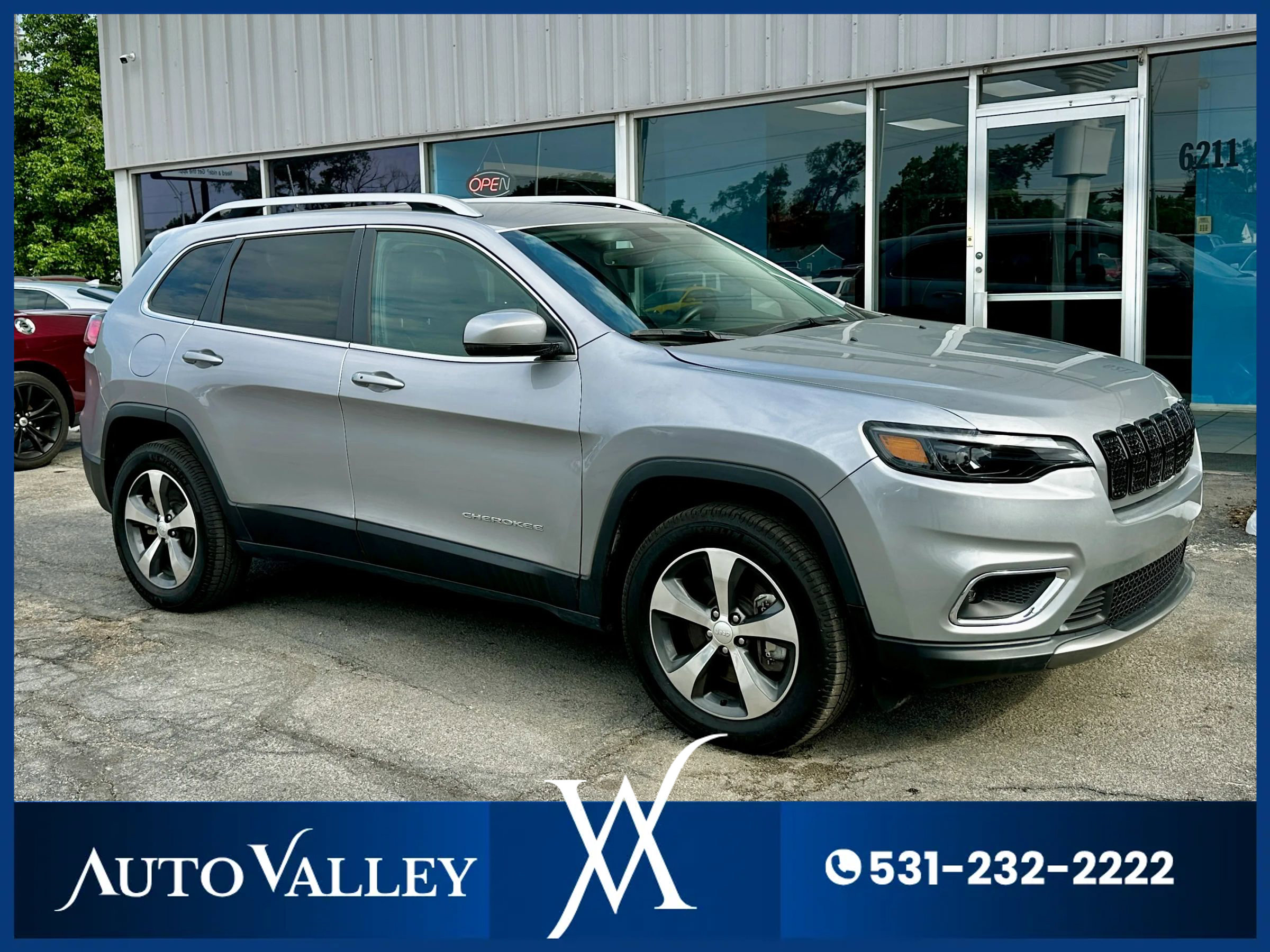 Used 2019 Jeep Cherokee Limited image 1
