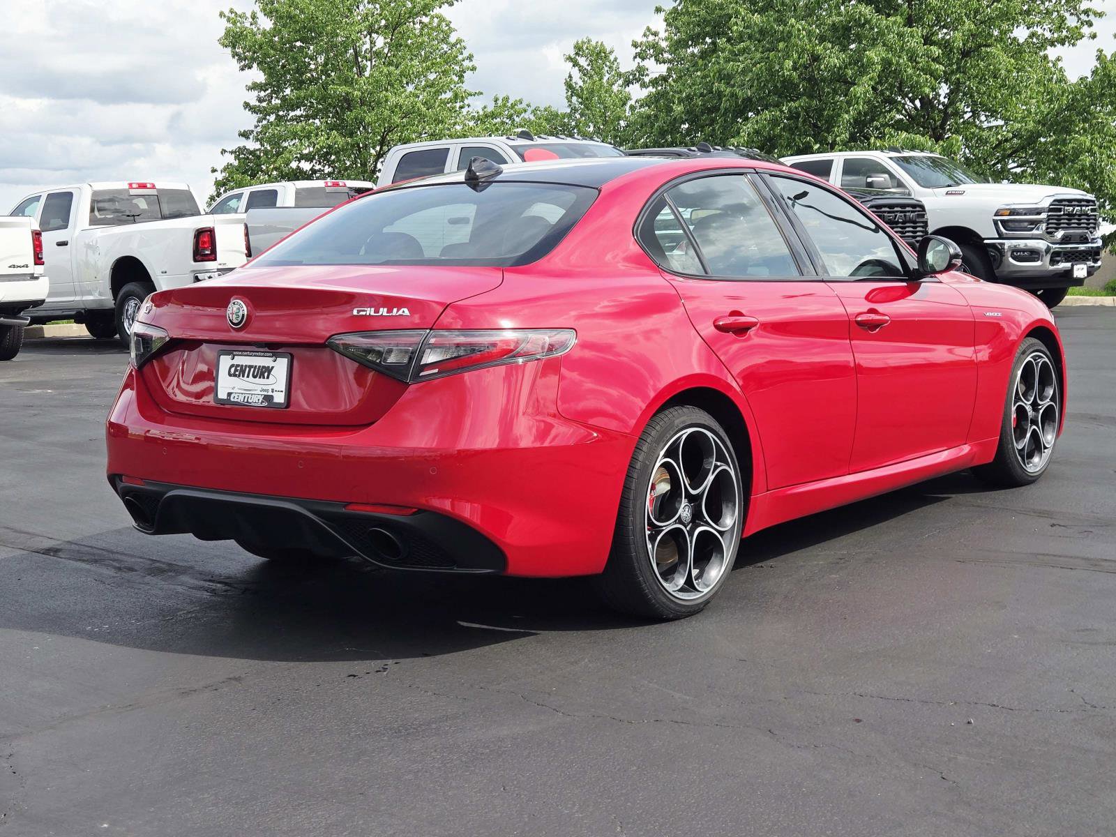 Used 2024 Alfa Romeo Giulia Veloce AWD/4WD image 4