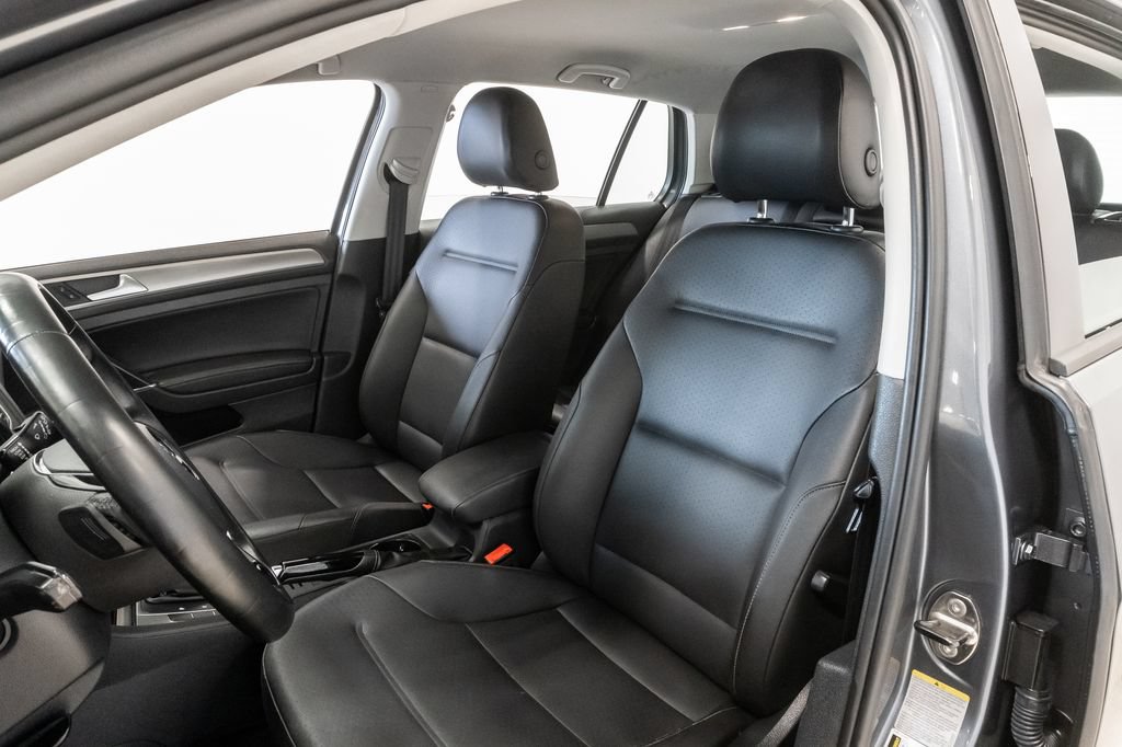 Used 2015 Volkswagen Golf S FWD image 9