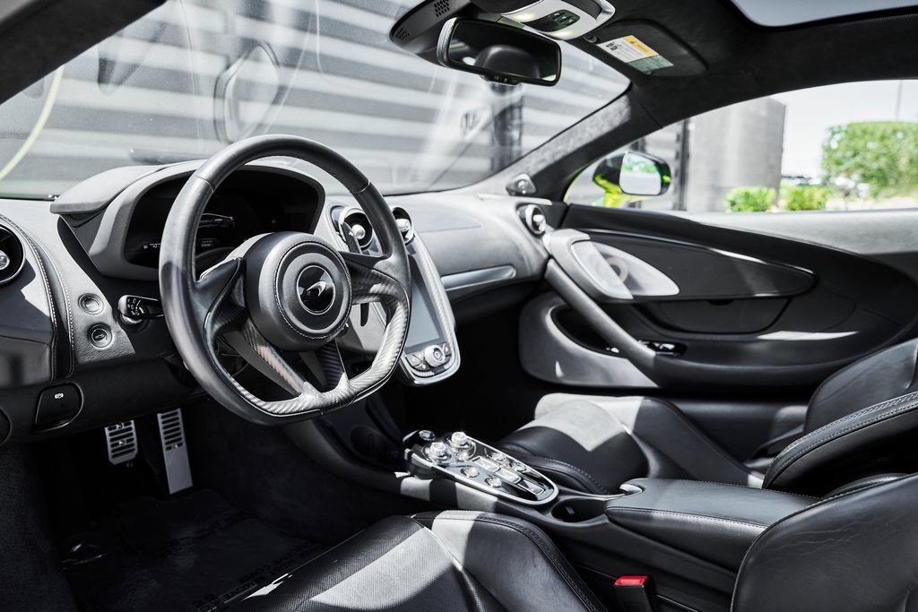 Used 2023 McLaren GT RWD image 2