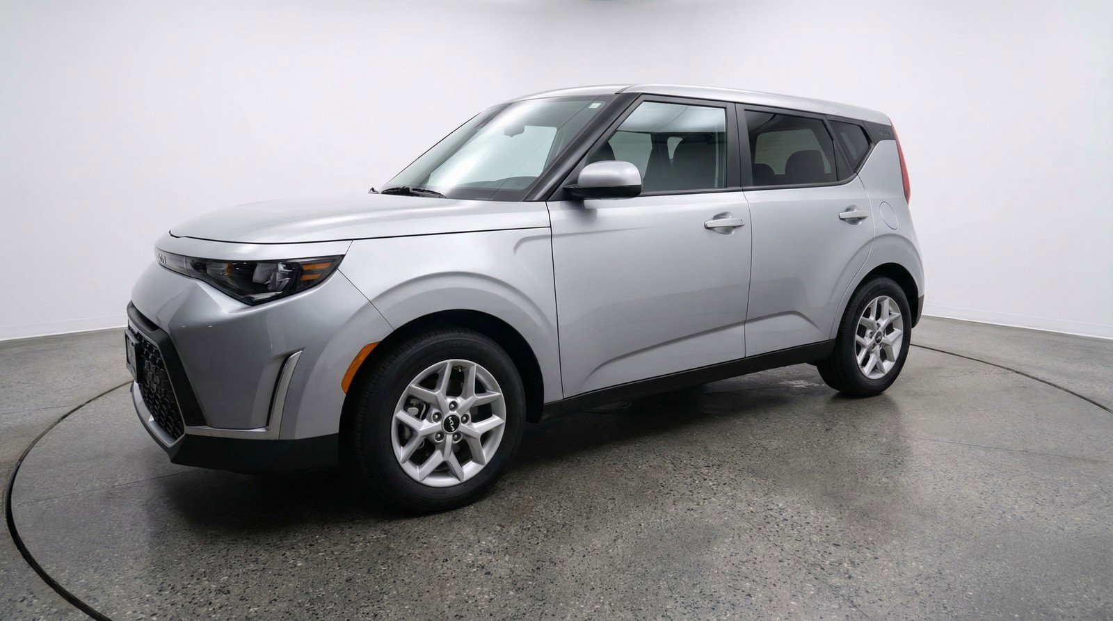 Used 2025 Kia Soul LX w/ LX Technology Package image 3