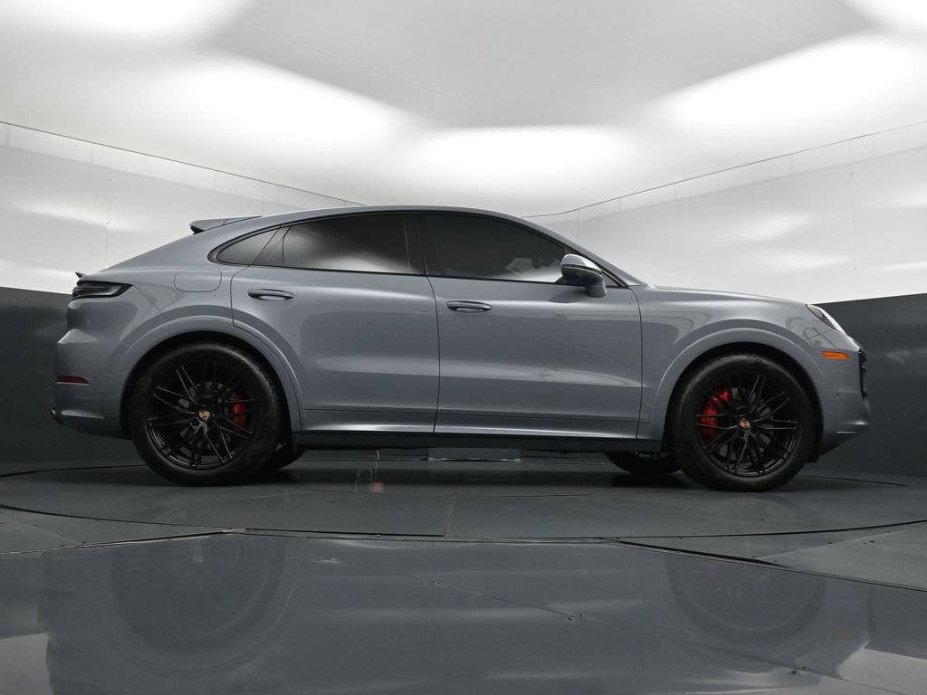 Certified 2025 Porsche Cayenne GTS AWD/4WD image 29