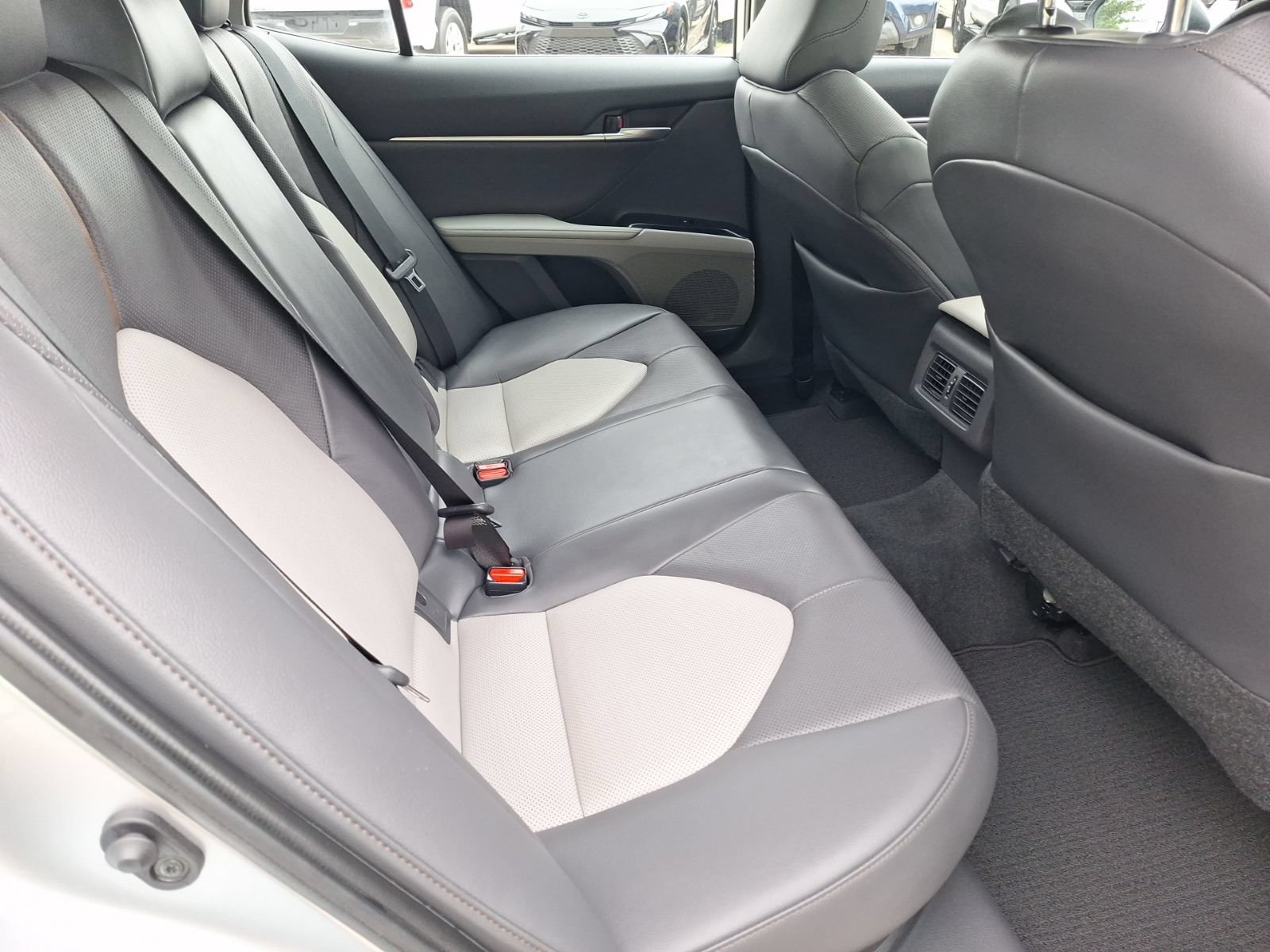 Used 2020 Toyota Camry XLE w/ Driver Assist Package FWD image 32