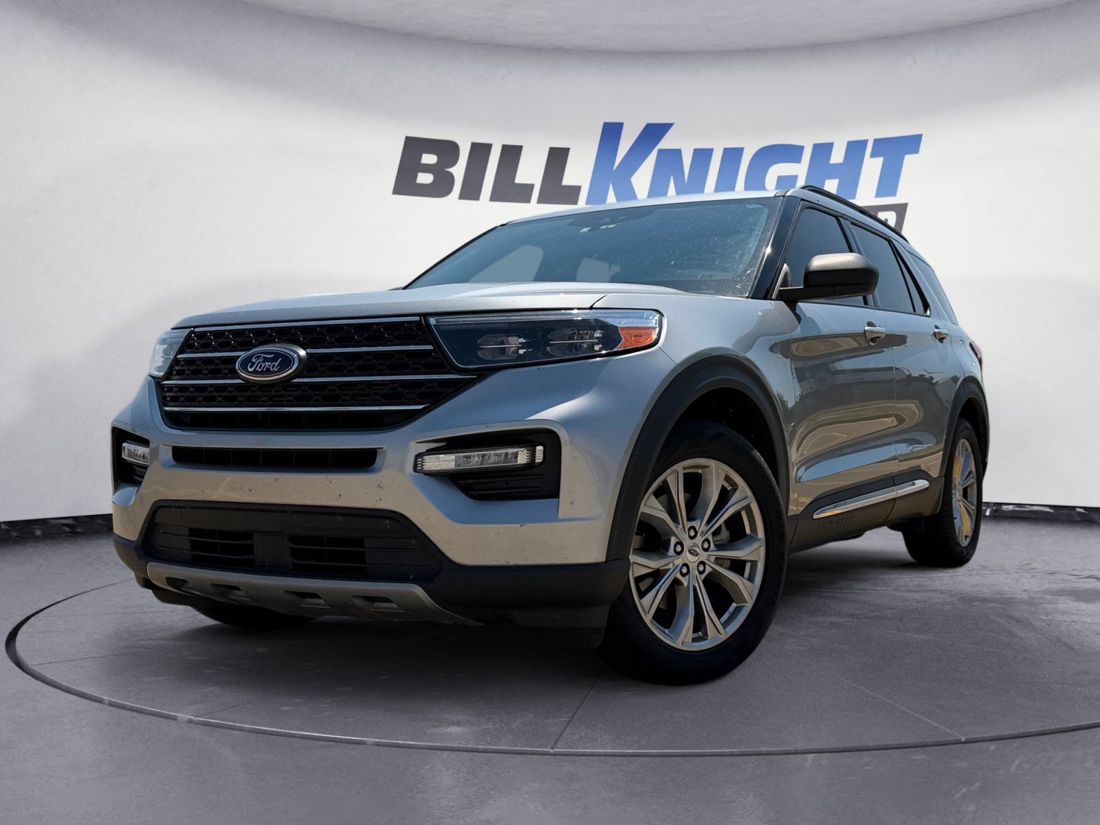 Used 2023 Ford Explorer XLT w/ Equipment Group 202A RWD image 1