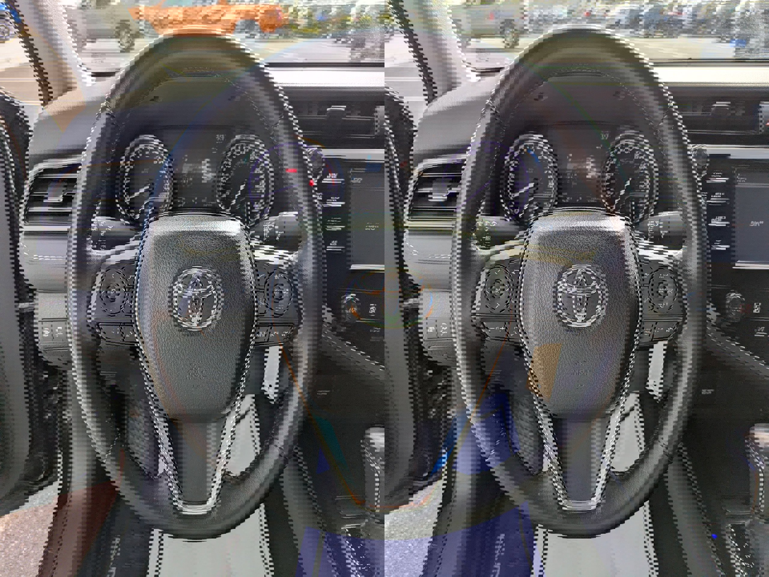 Used 2020 Toyota Camry SE w/ Cold Weather Package image 16