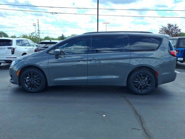 Used 2020 Chrysler Pacifica Touring-L w/ Advanced Safetytec Group AWD/4WD image 3