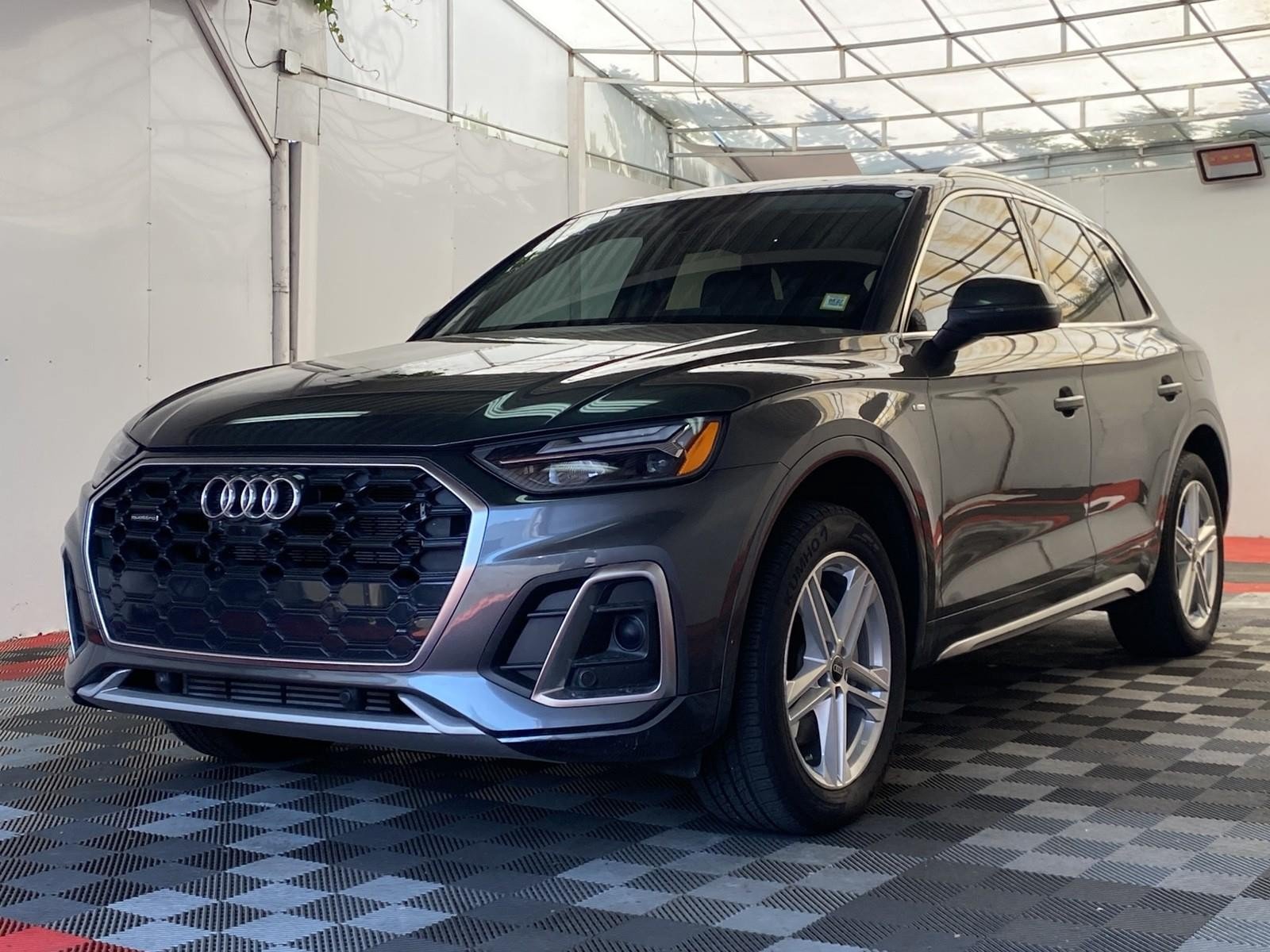 Used 2023 Audi Q5 e Premium Plus w/ Premium Plus Package AWD/4WD image 3