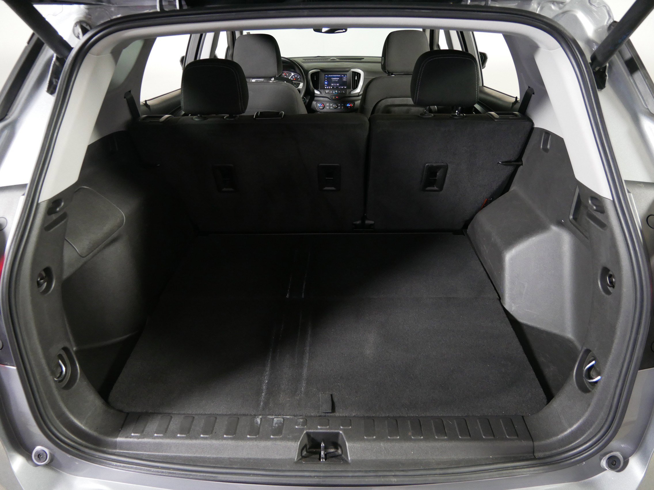 Used 2023 GMC Terrain SLE w/ Driver Convenience Package image 18