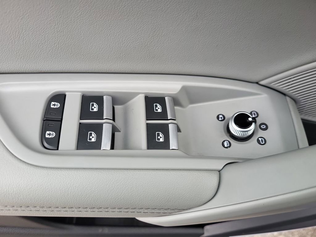 Used 2021 Audi Q5 e Premium Plus w/ Premium Plus Package image 11